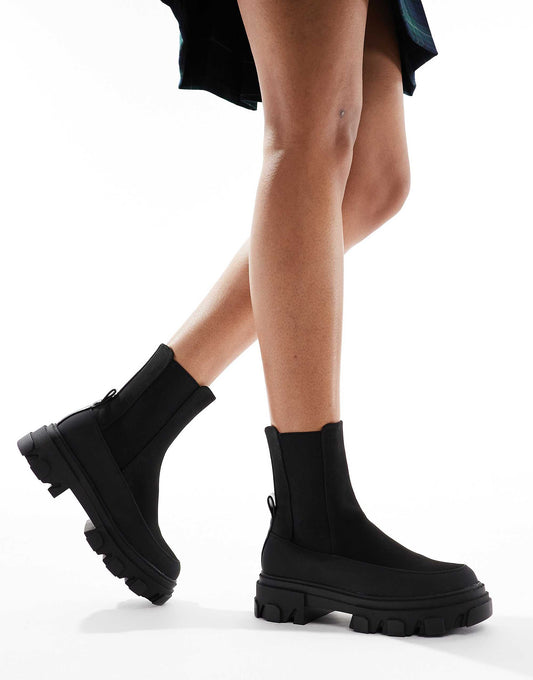 ONLY chunky sole pull on boots in black