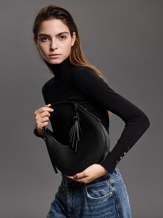 Carey Crescent Hobo Bag
- Noir