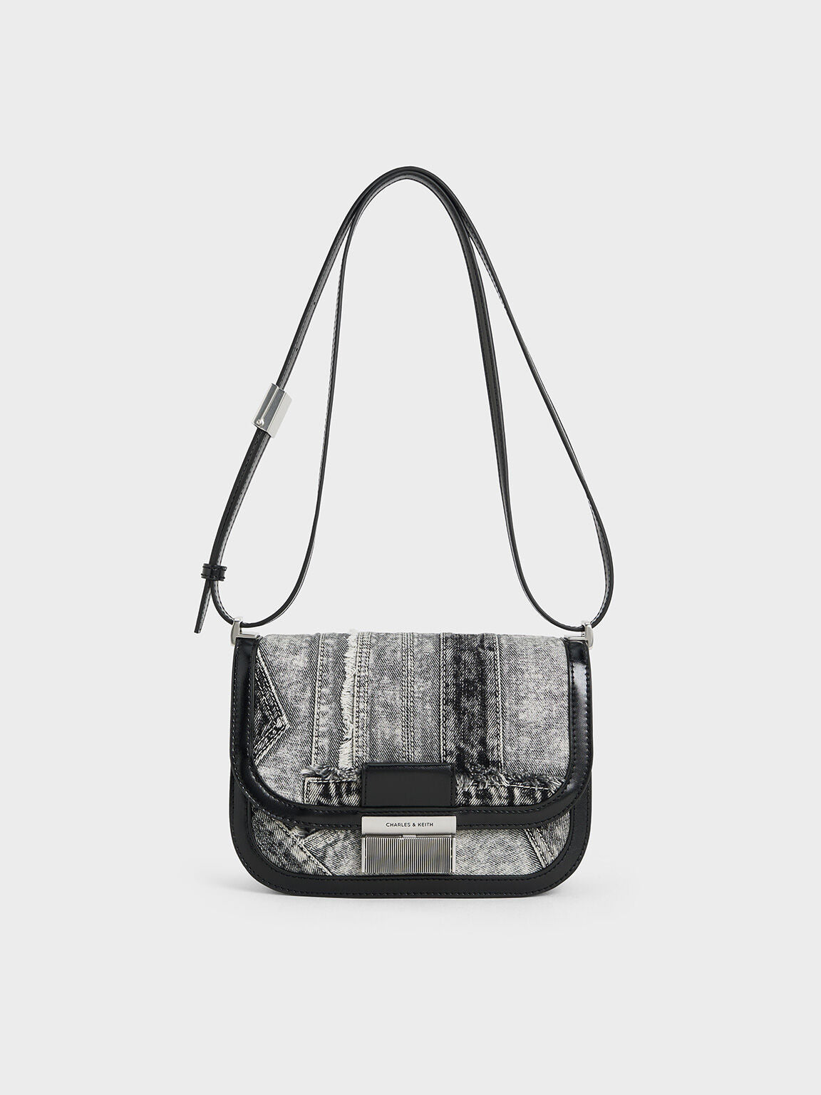 Charlot Patchwork Denim Bag
- Noir