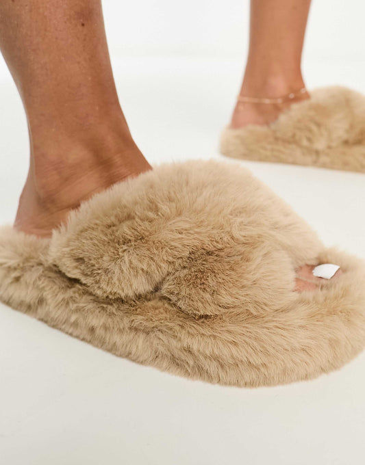 شباشب متقاطعة من Simmi London Fuzzy بلون Mink