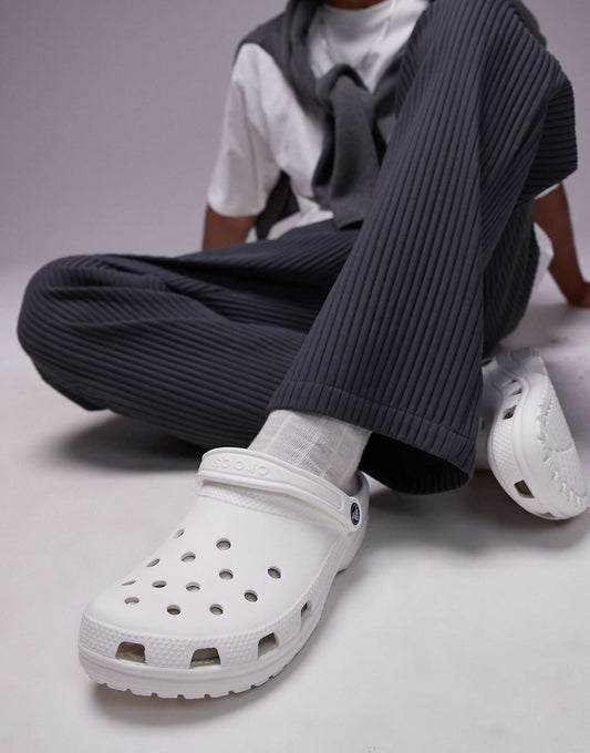 Crocs Unisex classic clogs in white