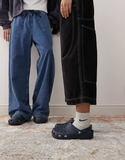 Crocs unisex classic clogs in navy