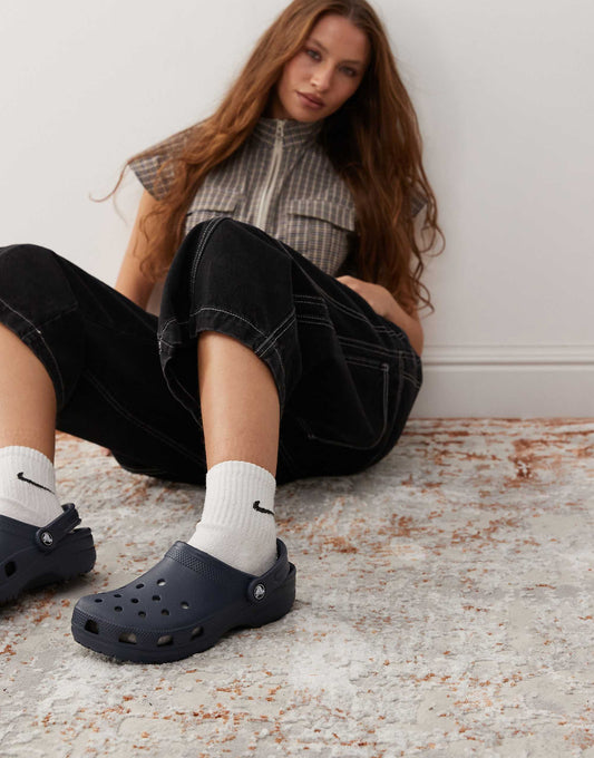 Crocs unisex classic clogs in navy