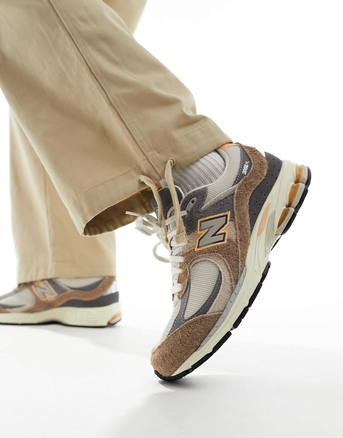 حذاء رياضي New Balance 2002