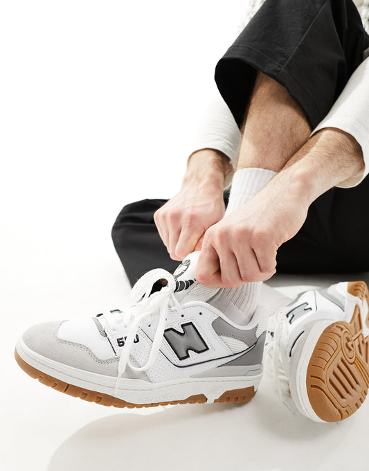 حذاء رياضي New Balance 550 بمقدمة من الجلد السويدي