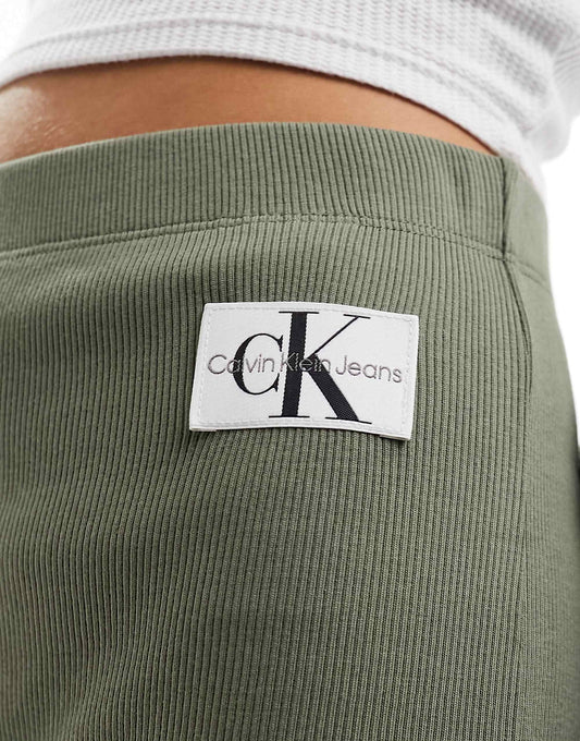 بنطلون مستقيم الساق من Calvin Klein Jeans باللون الزيتوني