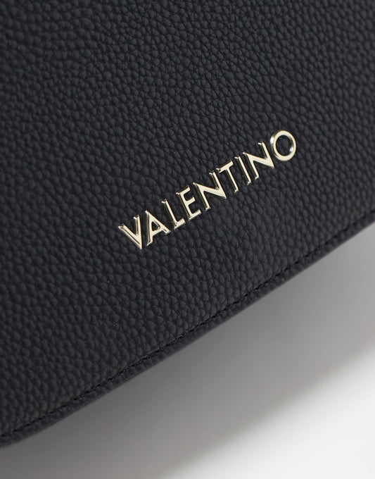 حقيبة بريكستون مع رفرف من Valentino باللون الأسود