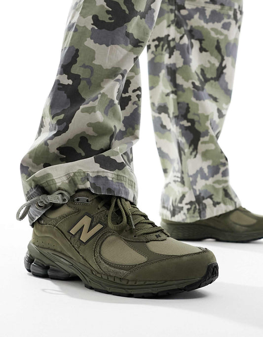 حذاء رياضي New Balance 2002