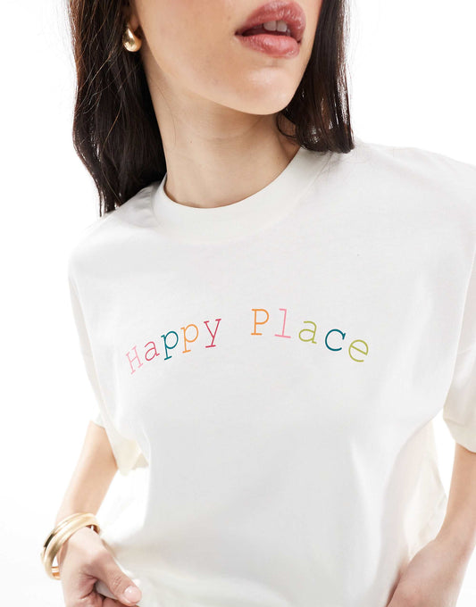 تي شيرت قصير "Happy Place" باللون الأبيض