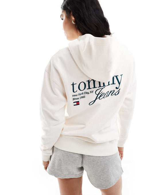 هودي كبير الحجم بطبعة خلفية من Tommy Jeans باللون الأبيض العاجي