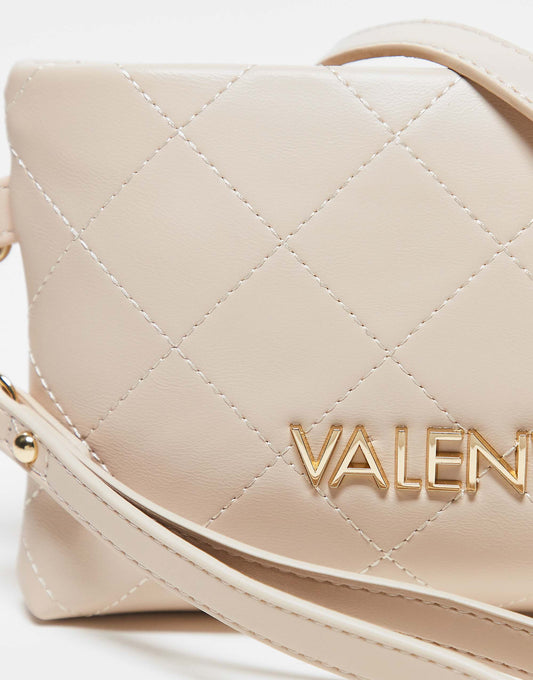 حقيبة كلاتش صغيرة مبطنة مع حزام معصم من Valentino باللون الكريمي