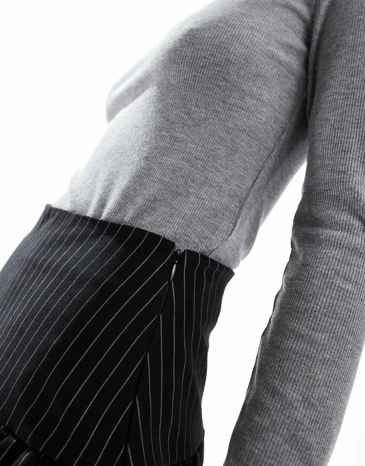 تنورة قصيرة بأسلوب Bubble Hem بنمط خطوط Pinstripe - ASOS DESIGN