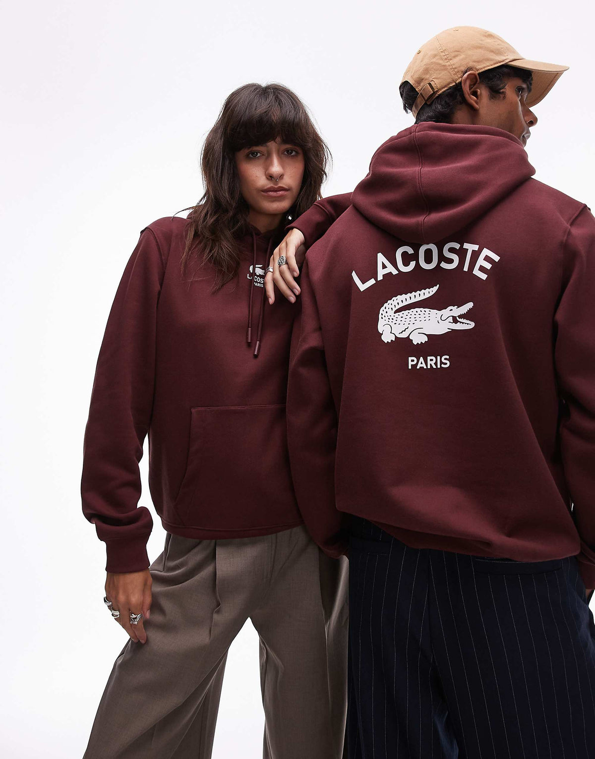 هودي بشعار من Lacoste باللون العنابي