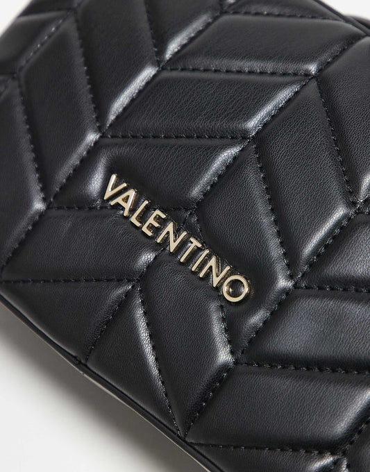 حقيبة عبر الجسم مع تطريز بتفاصيل بتلة من Valentino باللون الأسود