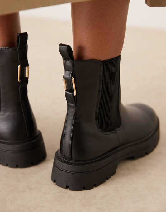 New Look PU chunky chelsea boot in black
