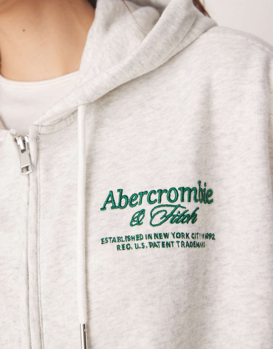 هودي بسحاب من Abercrombie & Fitch باللون الرمادي الفاتح