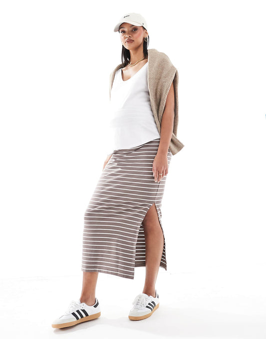 تنورة ماكسي من الجيرسيه Over The Bump بنقشة Taupe Stripe مخصصة للحمل من Mamalicious