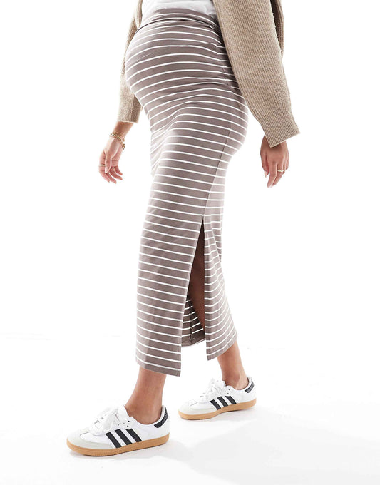 تنورة ماكسي من الجيرسيه Over The Bump بنقشة Taupe Stripe مخصصة للحمل من Mamalicious