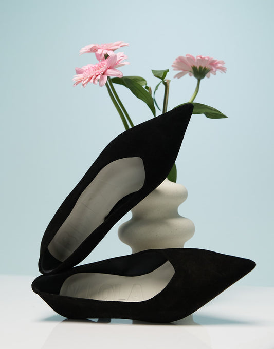 BIMBA Y LOLA pointed court kitten heel in black