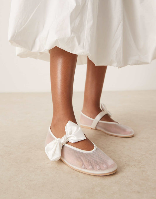 Be Mine Sally ballet shoes with bow in mesh ivory
