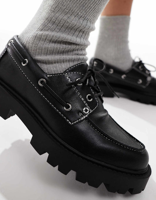 schuh Leora chunky boat shoes in black
