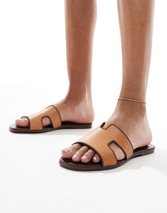 schuh Tandra flat sandals in tan leather