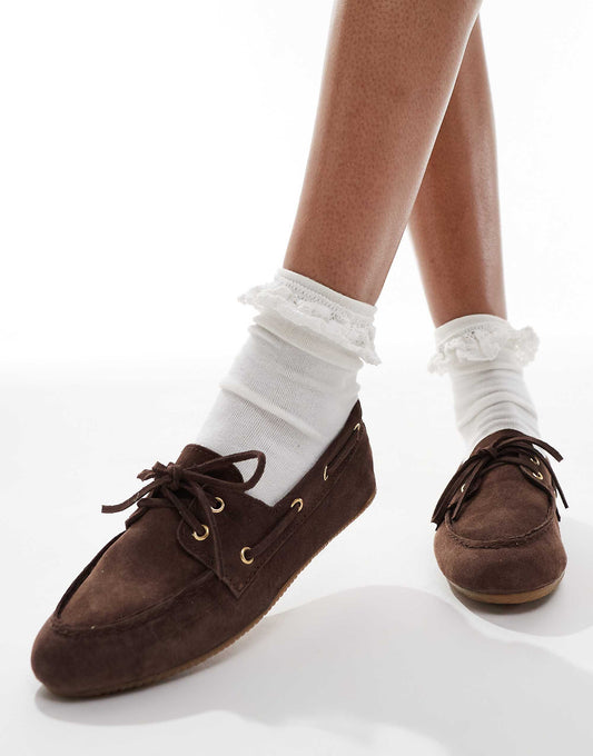 schuh Lyanna boat shoes in brown suede
