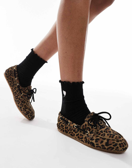 schuh Lyanna boat shoes in leopard suede