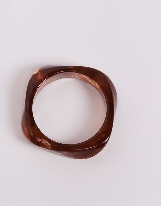 Kaiia chunky asymmetric resin bangle in tobacco brown