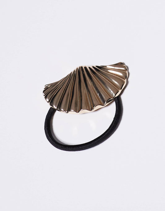 Kaiia oversized shell hair tie in gold