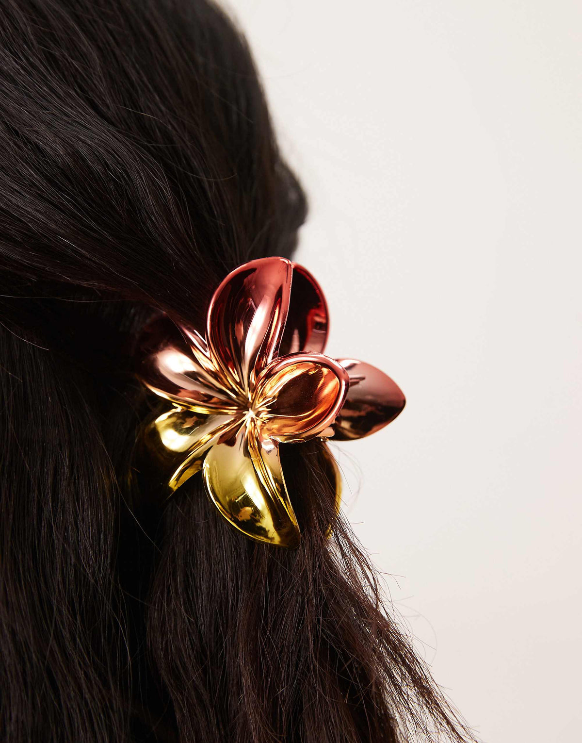 DesignB London hawaiian flower hair clip  in ombre metal effect