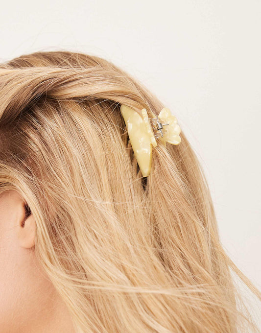 Sui Ava Helle mini marble hair claw in pastel yellow