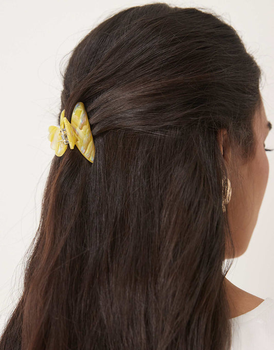 Sui Ava Helle fresh mini hair claw in yellow