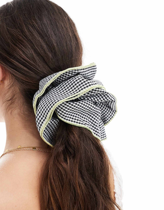 Pieces XL scrunchie in black gingham print